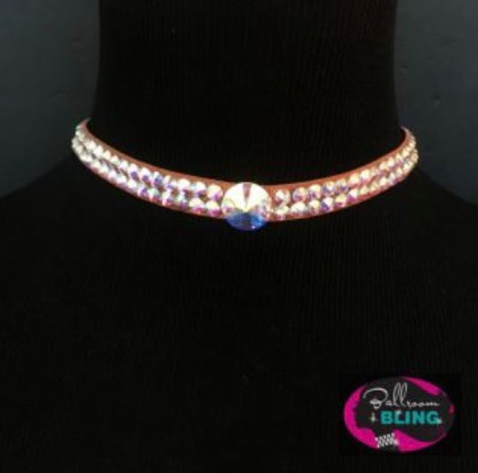 Choker Necklace with 1 Central Stone