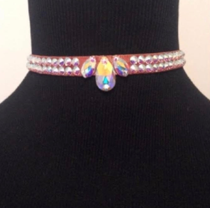 Choker Necklace with 3 Central Stones